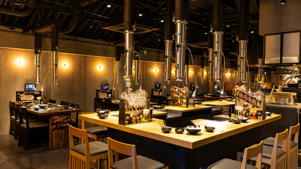 仕事帰りにぴったり。新橋の賑やかな宴会場