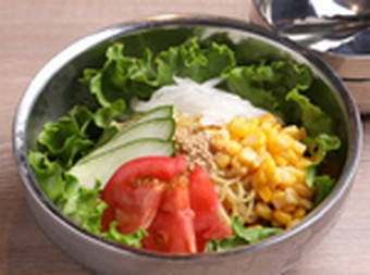 ラーメンサラダ - 北海道ならではの郷土料理を堪能。