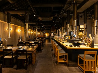 少人数から大宴会まで対応。飲み放題で盛り上がろう