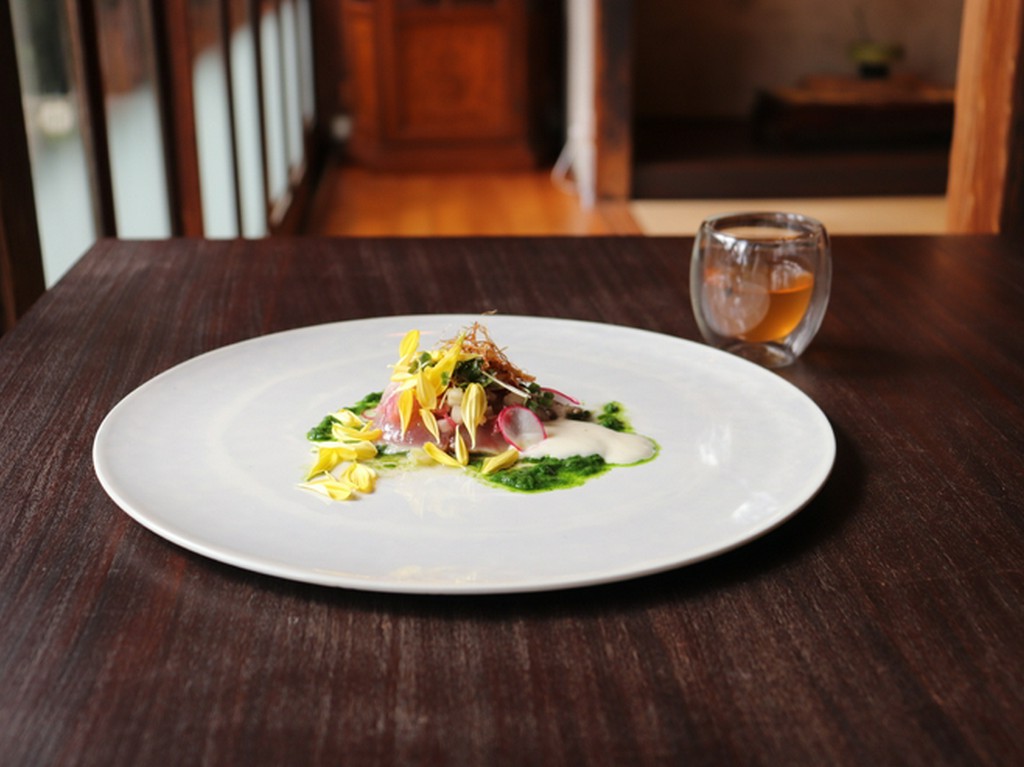 しっとりとやわらかい『〈オードブル〉鰹の藁焼き』