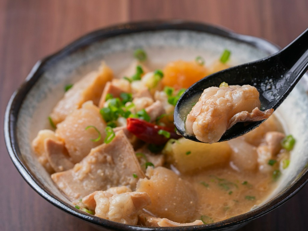 『糸島牛のモツ味噌煮』には、糸島の食材が盛りだくさん！