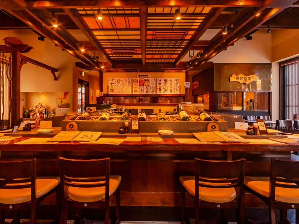 デートの食事は、楽しくて素敵な時間を過ごせる場所で