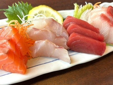 多彩な味を少しずつ楽しみたい方に『本日の良いところ4種刺身盛合せ』