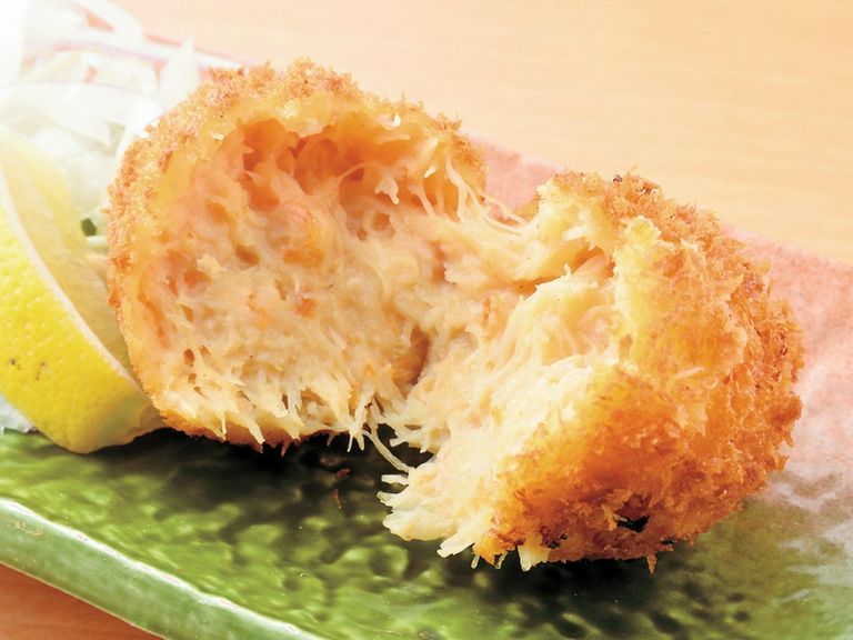 蟹の身がたっぷりで、蟹好きにはたまらない『雅家の蟹たっぷりクリームコロッケ』
