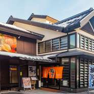 地元の食材を贅沢に使用した料理を提供しています。おいしいことはもちろん、親しみやすい雰囲気も自慢。函館に旅行で訪れた際、心に残る素敵な思い出をつくりたいなら、ぜひ。