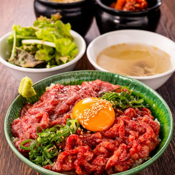 神戸産黒毛和牛生肉牛丼