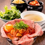 ライス（大盛無料）/キムチ/もやしナムル(おかわり自由)サラダ/スープ付き