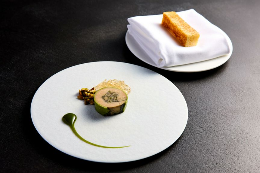 掛川の煎茶を纏った『フォアグラのテリーヌ 掛川茶仕立て』