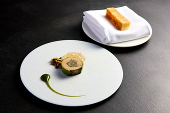 掛川の煎茶を纏った『フォアグラのテリーヌ 掛川茶仕立て』