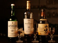 世界各国から集められた約30種類から選べる『ウイスキー』