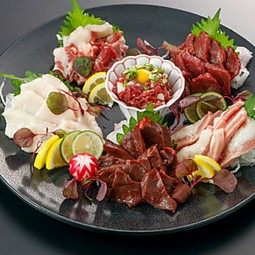 【藤畜産】名物『馬刺し盛り合わせ』