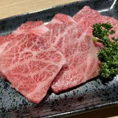 赤身と脂のバランスが秀逸。目にも美しい『和牛上カルビ』