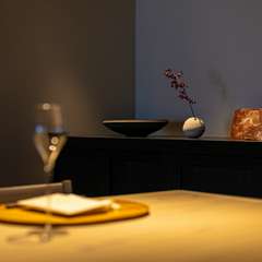 シェフ自身が心惹かれた、日本ならではの趣漂う作品をセレクト