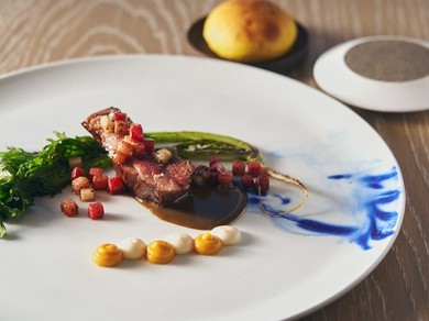 コースの一例　「豚」十勝エレゾの三元豚の炭焼き～色々季節の根菜 黒オリーブソース