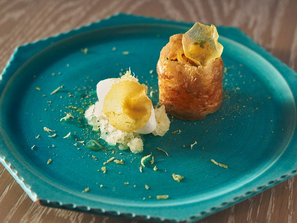 コースの一例　「柑橘」小田原八木下農園の柑橘類のパフェ～アシェットスタイル