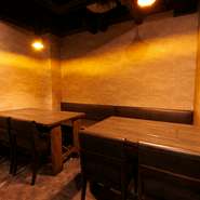 三ノ宮駅のすぐ近くに位置し、落ち着いた雰囲気のオシャレな空間。ゲストはゆったりとした時間を過ごしながら、おいしい食事を堪能することができます。