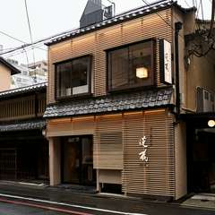 築100年の京町家を改修し、空間を楽しめる焼肉店