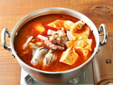 ピリ辛×濃厚な旨み『山盛り海鮮スンドゥブ鍋（2～3人前）』