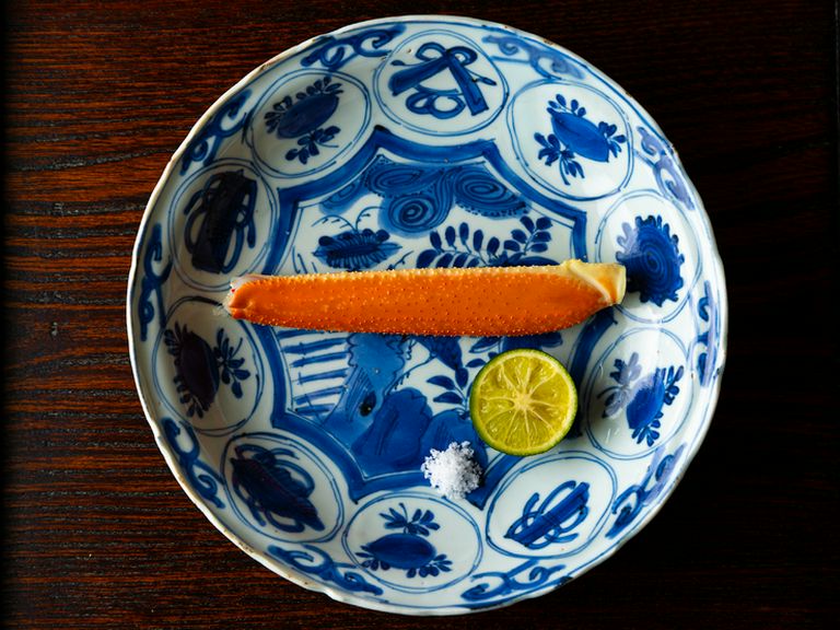 蟹の旨みを逃すことなく風味豊かに仕上げた食通垂涎の“間人蟹(たいざがに)”の脚の蒸し物