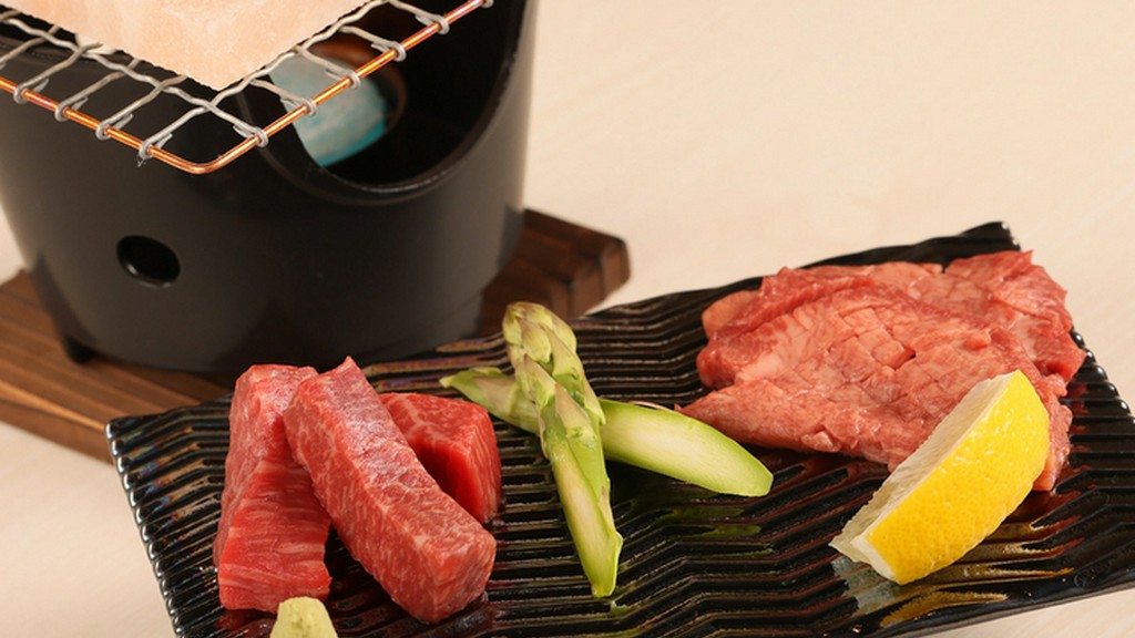 肉の味を引き立てる塩味が絶妙な『岩塩プレートステーキ』