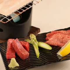 肉の味を引き立てる塩味が絶妙な『岩塩プレートステーキ』
