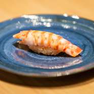 春にはサクラマス、夏には初鰹など、旬の食材を活かした料理が魅力。季節ごとに変わる素材の旨みを最大限に引き出し、季節感あふれる料理で楽しませてくれます。