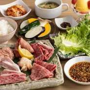 より楽しく焼肉を楽しめるようにと、メインのお肉や野菜などの食材も、常に良質なものをセレクト。吟味された国産素材での焼肉を、リーズナブルに満喫できます。