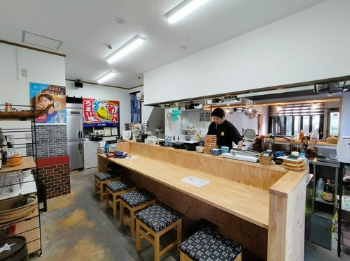 カウンター席6名