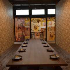 2名から利用でき、心地よい雰囲気が漂う個室を完備