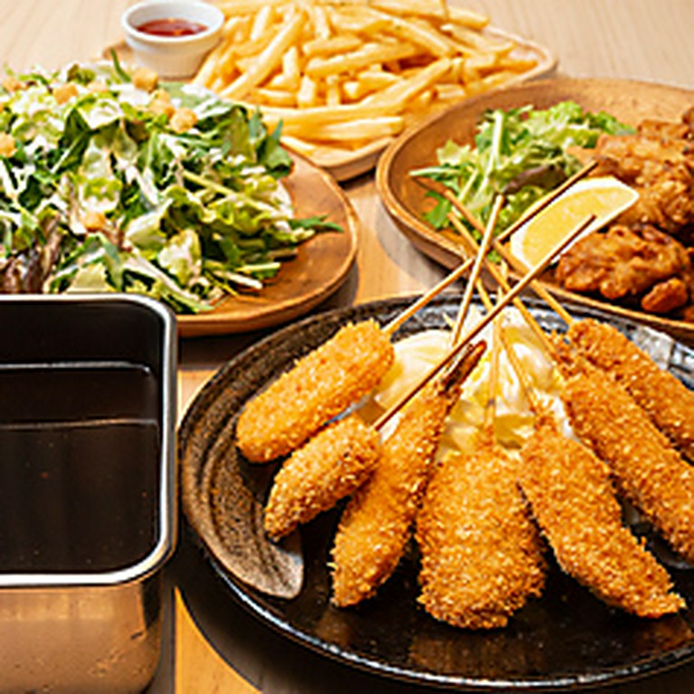 バラエティー豊かに食材を揃えた『串カツ盛り合わせ7本セット』