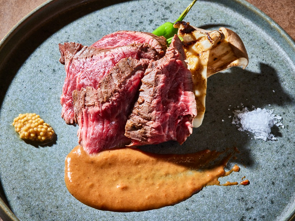 自家製ステーキソースと共に、香ばしく焼き上げたグリルを味わえる『ハンギング（200g）』