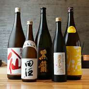 旬の逸品と味わいたい日本酒も、店主自らがセレクト。季節の食材たちと同じく、その時期のオススメ銘酒を全国より選び抜いています。料理に合わせた一杯の提案も可能とのこと。
