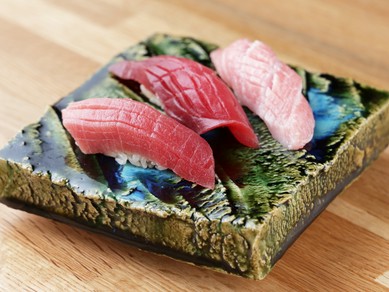 まぐろの名門が見極めた逸品を食す『本まぐろ握り』
