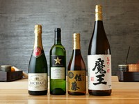 鮨とのマリアージュを楽しめるワインや焼酎など、日本酒以外のドリンクも和酒洋酒と各種用意しています。