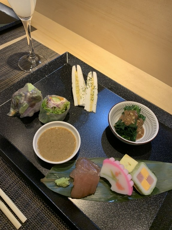 一人飲みにお誂え向きな『おまかせアテ五種盛り』