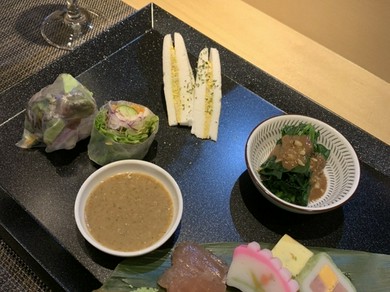 一人飲みにお誂え向きな『おまかせアテ五種盛り』