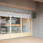 海外で培ってきた語学力やコミュニケーション力で、訪れる海外ゲストも細やかにおもてなし。通訳を介することなく意思疎通が図れるので、真の笑顔や満足感を高めることをモットーとされています。