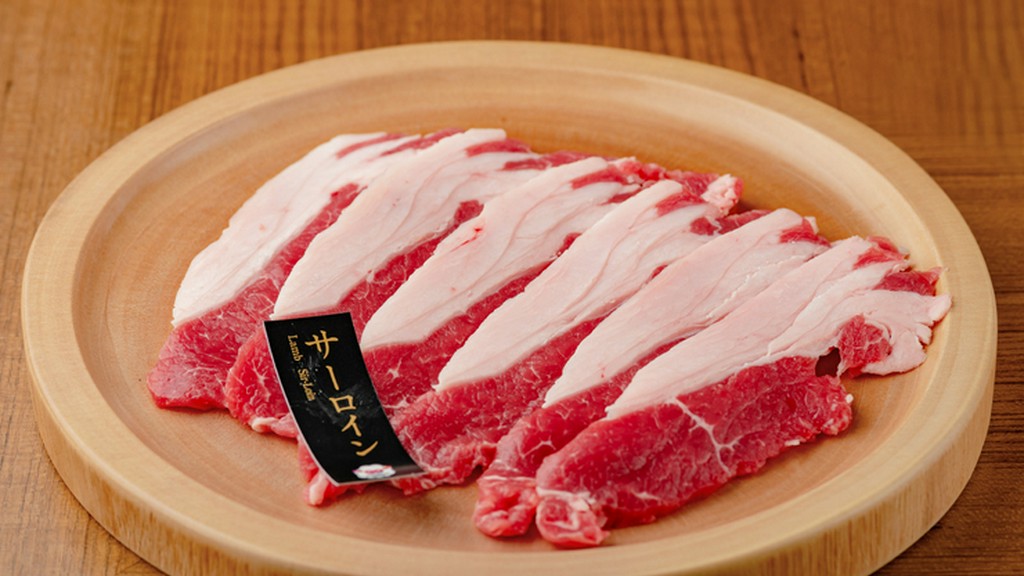 一口食べれば、ラムのおいしさが広がる『ラムサーロイン』