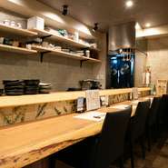 接待やビジネスシーンに最適な空間。落ち着いた雰囲気が心地よく、おいしい料理とこだわりの日本酒で会話も弾みます。質の高いおもてなしで、大切な人を心から喜ばせることができる場所です。