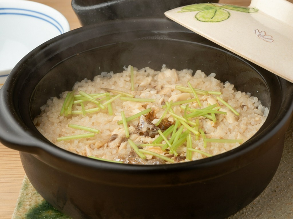 五感を使って旬を堪能できる『季節の土鍋ご飯』