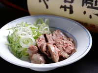 濃厚な旨みを堪能できる『鳥レバー刺』