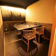 2名から利用できる個室を完備しています。こだわり抜いた上質な焼肉を味わいながら過ごす、プライベートなひととき。大切な方々との会話を心ゆくまで楽しむことができます。