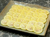 柑橘系の爽やかな香りに誘われて、何枚でも食べたくなる『スーパーネギタン塩』 