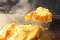 シンプルに玉子の旨みを味わう。ご飯のおかずにも、お酒のお供にもぴったりな一品『シンプル出汁巻き』