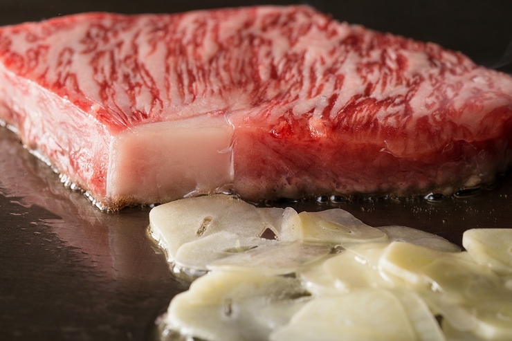 เพลิดเพลินกับเนื้อวัว เนื้อวัวญี่ปุ่นสายพันธุ์แบล็ค "C" คอร์ส