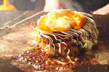 人気のだし巻き、鉄板焼きにステーキ、お好み焼きか焼きそばが選べる、お得なコース！