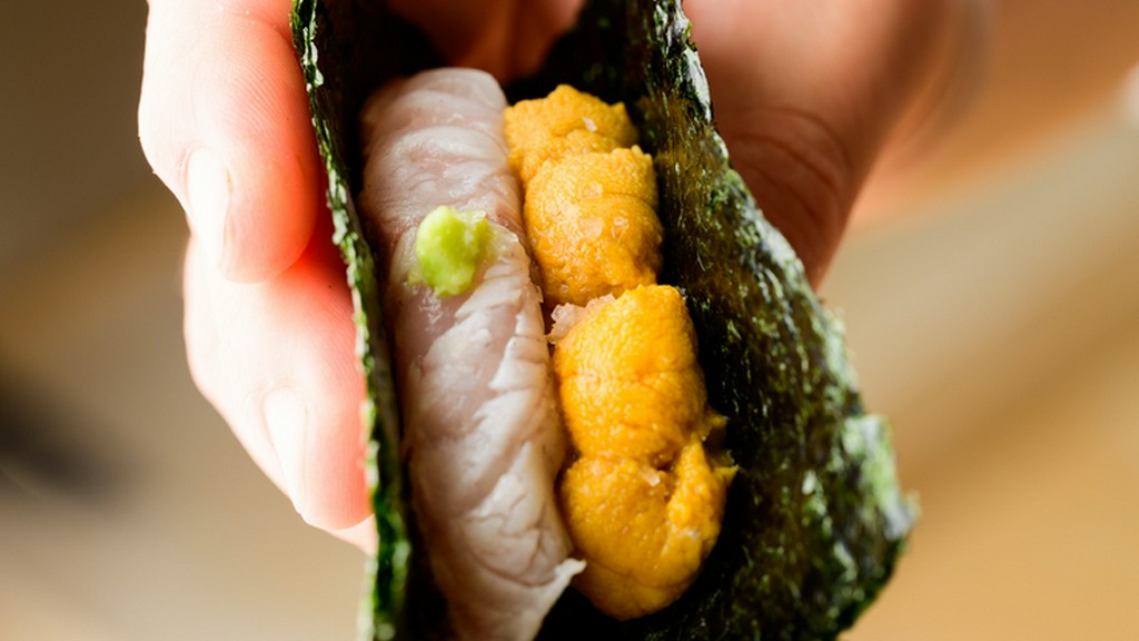 師の味を継承するスペシャリテ『ウニとのど黒の手巻き』