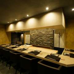 落ち着いた雰囲気の中、こだわりの熟成魚と季節の味覚を堪能