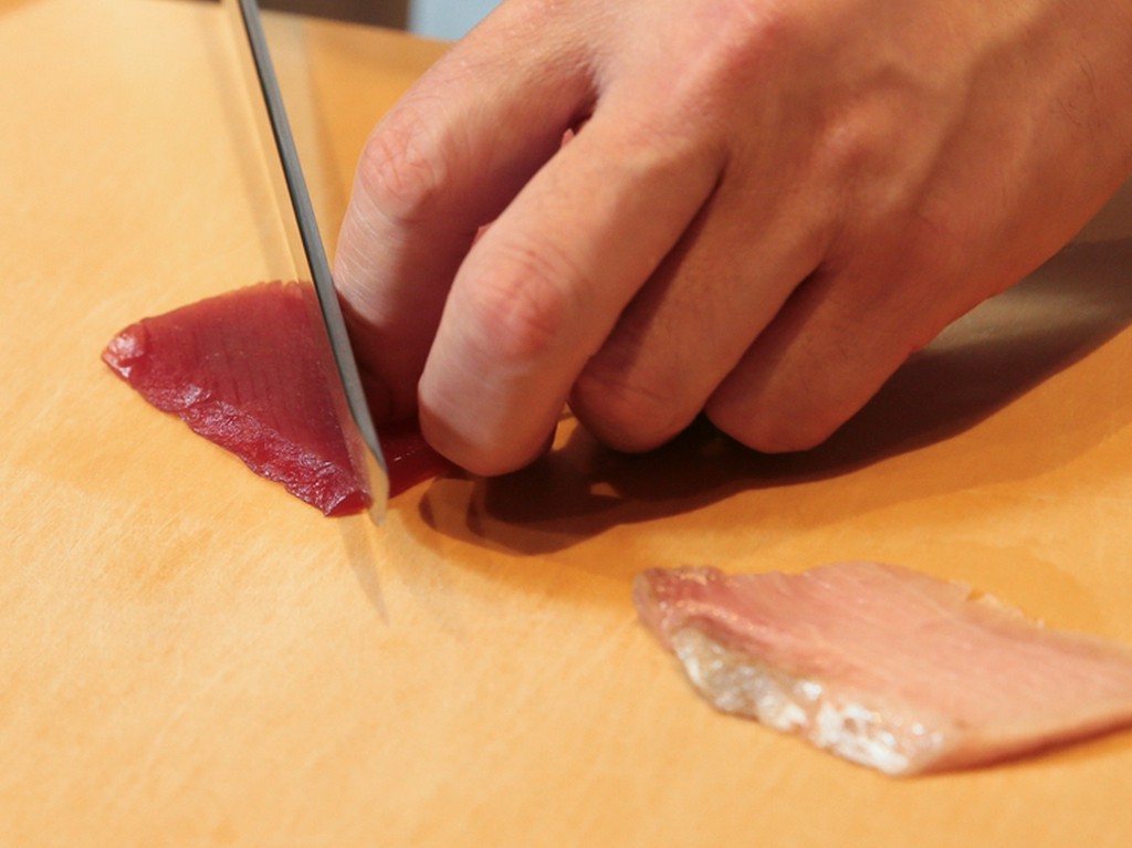 旬のおいしい食材を丁寧に、目にも鮮やかな一品に仕上げる