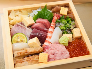伝統を受け継いだ華やかなランチ『海鮮重』